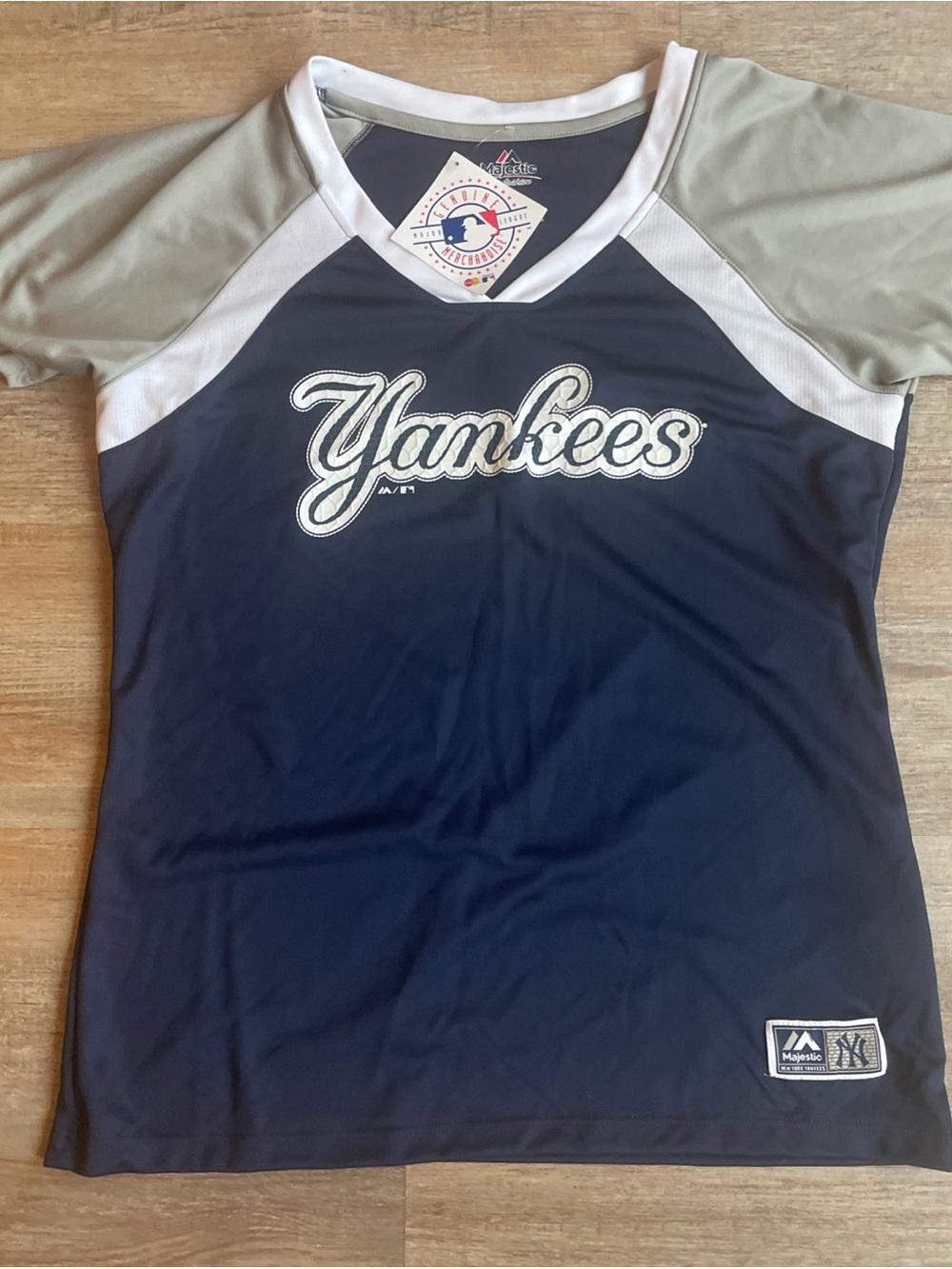 Womens MLB New York Yankees Short Sleeve Navy Majestic V-Neck Shirt Large NWT